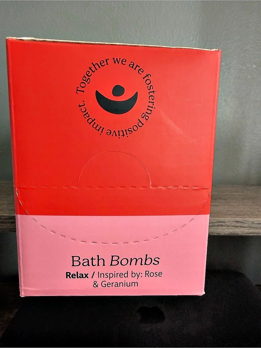 Ayéya Relax Bath Bomb - Rose & Geranium, Red & Pink